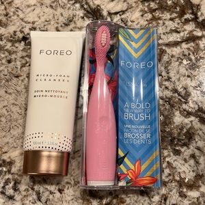 Foreign Issa Play Toothbrush and Micro Foam Cleanser Set BRAND NEW!